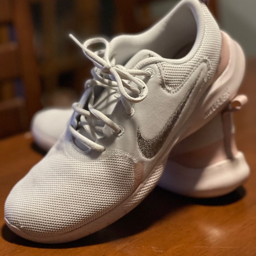Women’s Nike shoes